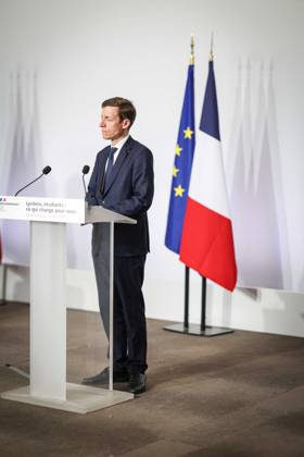 Paris, France le 26 octobre 2026 - Edouard Geffray, ministre de l Education nationale, et Philippe Baptiste, ministre de l Enseignement superieur, de la Recherche et de l Espace, presentent lors d une conference de presse les conclusions de la consultation nationale lyceenne et de la concertation relative Ã l orientation et a Parcoursup. Ils detaillent egalement les reponses aux attentes exprimees par les lyceens et les etudiants afin d ameliorer leurs conditions d apprentissage et d etude - Edouard Geffray, Minister of National Education, and Philippe Baptiste, Minister of Higher Education, Research and Space, present at a press conference the conclusions of the national high school consultation and the consultation on orientation and Par  Copyright: xSebastienxTOUBONx