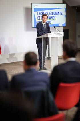 Paris, France le 26 octobre 2026 - Edouard Geffray, ministre de l Education nationale, et Philippe Baptiste, ministre de l Enseignement superieur, de la Recherche et de l Espace, presentent lors d une conference de presse les conclusions de la consultation nationale lyceenne et de la concertation relative Ã l orientation et a Parcoursup. Ils detaillent egalement les reponses aux attentes exprimees par les lyceens et les etudiants afin d ameliorer leurs conditions d apprentissage et d etude - Edouard Geffray, Minister of National Education, and Philippe Baptiste, Minister of Higher Education, Research and Space, present at a press conference the conclusions of the national high school consultation and the consultation on orientation and Par  Copyright: xSebastienxTOUBONx