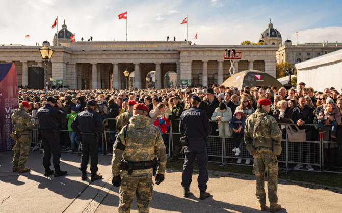 October 26, 2026 Official celebrations for Austria s National Day 2026 Oath-taking ceremony during the official celebrations for National Day 2026 at Heldenplatz in Vienna, Austria. The photo shows the crowd in Vienna at Heldenplatz, Vienna, Austria.