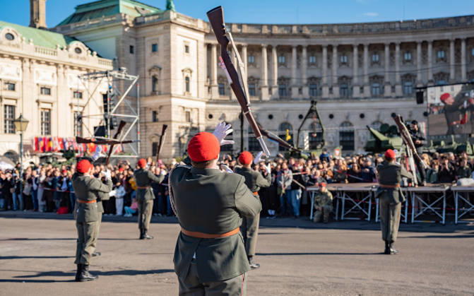 October 26, 2026 Official celebrations for Austria’s National Day 2026 Oath-taking ceremony during the official celebrations for National Day 2026 at Heldenplatz in Vienna, Austria. The photo shows the Vienna Guard during a performance. Vienna, Heldenplatz, Vienna, Austria