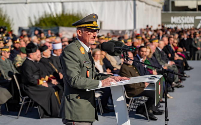 October 26, 2026 Official celebrations for Austria’s National Day 2026 Oath-taking ceremony during the official celebrations for National Day 2026 at Heldenplatz in Vienna, Austria. The photo shows Vienna’s Military Commander, Brigadier Christian Habersatter, at Heldenplatz in Vienna, Austria.