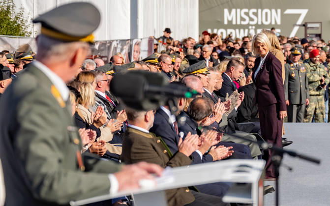 October 26, 2026 Official celebrations for Austria’s National Day 2026 Oath-taking ceremony during the official celebrations for National Day 2026 at Heldenplatz in Vienna, Austria. The photo shows Vienna Military Commander Brigadier Christian Habersatter and ÖVP Federal Minister of Defense Klaudia Ta