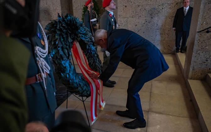October 26, 2026 Official celebrations for Austria’s National Day 2026 Wreath-laying ceremony during the official celebrations on National Day 2026 at the outer castle gate on Heldenplatz in Vienna, Austria. The photo shows Alexander Sascha Van der Bellen, Federal President of the Republic of Austria, at Heldenplatz in Vienna, Austria.