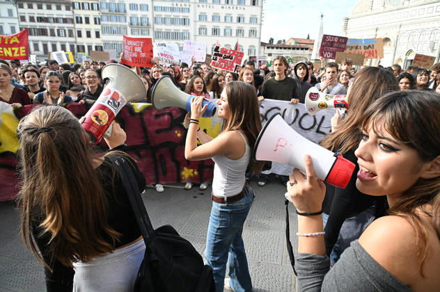 October 26, 2026, Florence, Italia, Italy: School students protest against the Minister of Education and his school policies in Florence, Italy. The student movement, operating under the slogan La scuola e nostra (The school is ours), is protesting several deeply unpopular education policies and economic conditions. Florence Italy  - ZUMAa289 20261026_zia_a289_162 Copyright: xAleandroxBiagiantix xAgfx