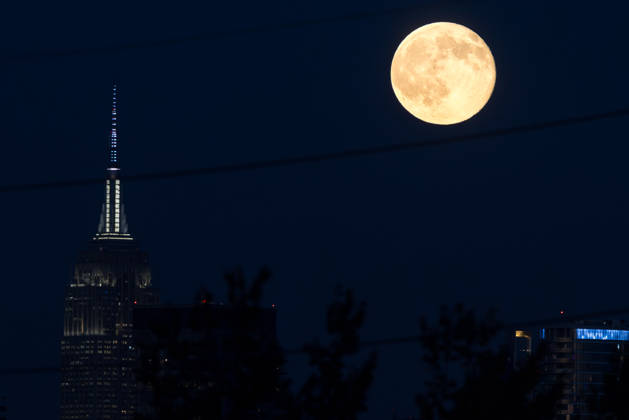 A full moon is seen over the island of Manhattan in New York City A full moon is seen over the island of Manhattan in New York City, United States, on the night of Monday, October 26, 2026. NEW YORK NY United States Copyright: xWilliamxVolcovx
