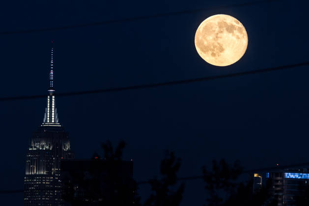 A full moon is seen over the island of Manhattan in New York City A full moon is seen over the island of Manhattan in New York City, United States, on the night of Monday, October 26, 2026. NEW YORK NY United States Copyright: xWilliamxVolcovx