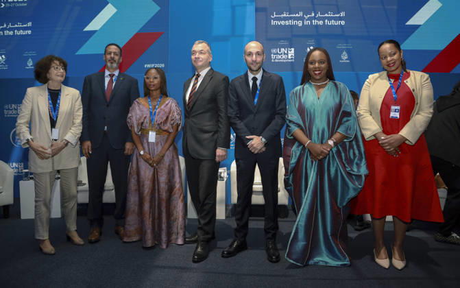 Doha Qatar Investment Forum Participants pose for a group photo during the World Investment Forum 2026 in Doha, Qatar on October 26, 2026. The Forum brought together policymakers, business leaders and investors to discuss investment and economic cooperation. A session on ASEAN-GCC relations explored opportunities to strengthen investment ties between the two regions. Doha Baladiyat ad Dawhah Qatar Copyright: xSidhickxKannurx