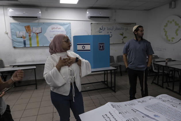 Israelis head to the polls in parliamentary elections UMM AL-FAHM, ISRAEL - OCTOBER 27: Voters cast their ballots at Al-Aqwas School as voting began Tuesday in Israel’s parliamentary elections, with more than 7.3 million people eligible to cast ballots to elect the 120-member Knesset in the northern city of Umm al-Fahm, Israeli on October 27, 2026. Polling stations opened at 7 am local time (0500GMT) and are scheduled to close at 10 pm (2000GMT), according to Israel’s Central Elections Committee. A total of 12,018 polling stations and approximately 18,000 ballot boxes have been prepared nationwide, with around 100,000 election workers deployed. Mostafa Alkharouf Anadolu Umm al-Fahm Israel. Editorial use only. Please get in touch for any o  Copyright: x2026xAnadoluxMostafaxAlkharoufx