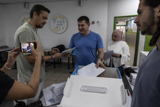 Israelis head to the polls in parliamentary elections UMM AL-FAHM, ISRAEL - OCTOBER 27: Voters cast their ballots at Al-Aqwas School as voting began Tuesday in Israel’s parliamentary elections, with more than 7.3 million people eligible to cast ballots to elect the 120-member Knesset in the northern city of Umm al-Fahm, Israeli on October 27, 2026. Polling stations opened at 7 am local time (0500GMT) and are scheduled to close at 10 pm (2000GMT), according to Israel’s Central Elections Committee. A total of 12,018 polling stations and approximately 18,000 ballot boxes have been prepared nationwide, with around 100,000 election workers deployed. Mostafa Alkharouf Anadolu Umm al-Fahm Israel. Editorial use only. Please get in touch for any o  Copyright: x2026xAnadoluxMostafaxAlkharoufx