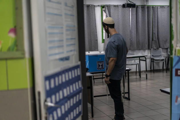 Israelis head to the polls in parliamentary elections UMM AL-FAHM, ISRAEL - OCTOBER 27: Voters cast their ballots at Al-Aqwas School as voting began Tuesday in Israel’s parliamentary elections, with more than 7.3 million people eligible to cast ballots to elect the 120-member Knesset in the northern city of Umm al-Fahm, Israeli on October 27, 2026. Polling stations opened at 7 am local time (0500GMT) and are scheduled to close at 10 pm (2000GMT), according to Israel’s Central Elections Committee. A total of 12,018 polling stations and approximately 18,000 ballot boxes have been prepared nationwide, with around 100,000 election workers deployed. Mostafa Alkharouf Anadolu Umm al-Fahm Israel. Editorial use only. Please get in touch for any o  Copyright: x2026xAnadoluxMostafaxAlkharoufx