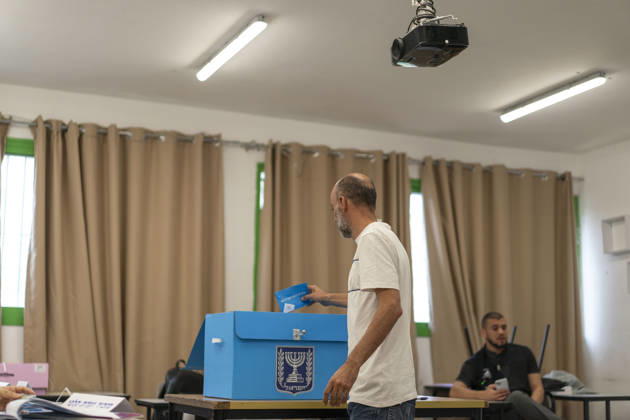 Israelis head to polls in parliamentary elections UMM AL-FAHM, ISRAEL - OCTOBER 27: Voters cast their ballots at Al-Aqwas School as voting began Tuesday in Israel s parliamentary elections, with more than 7.3 million people eligible to cast ballots to elect the 120-member Knesset in the northern city of Umm al-Fahm, Israel on October 27, 2026. Polling stations opened at 7 am local time (0500GMT) and are scheduled to close at 10 pm (2000GMT), according to Israel’s Central Elections Committee. Mostafa Alkharouf Anadolu Umm al-Fahm Israel. Editorial use only. Please get in touch for any other usage.  Copyright: x2026xAnadoluxMostafaxAlkharoufx