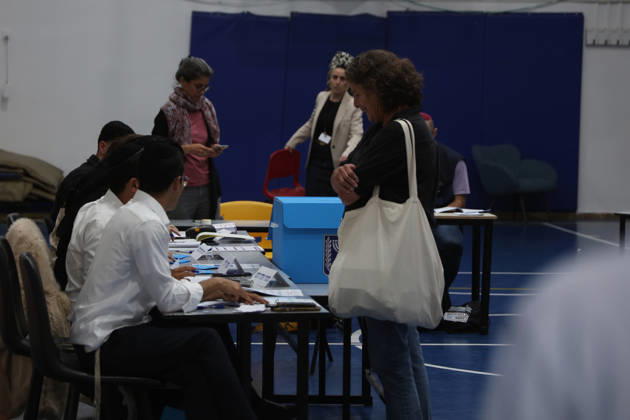 Israelis head to polls in parliamentary elections WEST JERUSALEM - OCTOBER 27: Voters cast their ballots at a polling station as voting began Tuesday in Israel s parliamentary elections, with more than 7.3 million people eligible to cast ballots to elect the 120-member Knesset in West Jerusalem, on October 27, 2026. Polling stations opened at 7 am local time (0500GMT) and are scheduled to close at 10 pm (2000GMT), according to Israel’s Central Elections Committee. Saeed Qaq Anadolu Jerusalem Israel. Editorial use only. Please get in touch for any other usage.  Copyright: x2026xAnadoluxSaeedxQaqx