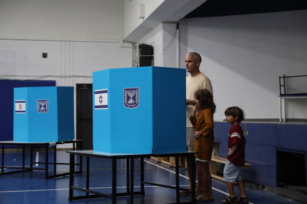 Israelis head to polls in parliamentary elections WEST JERUSALEM - OCTOBER 27: Voters cast their ballots at a polling station as voting began Tuesday in Israel s parliamentary elections, with more than 7.3 million people eligible to cast ballots to elect the 120-member Knesset in West Jerusalem, on October 27, 2026. Polling stations opened at 7 am local time (0500GMT) and are scheduled to close at 10 pm (2000GMT), according to Israel’s Central Elections Committee. Saeed Qaq Anadolu Jerusalem Israel. Editorial use only. Please get in touch for any other usage.  Copyright: x2026xAnadoluxSaeedxQaqx