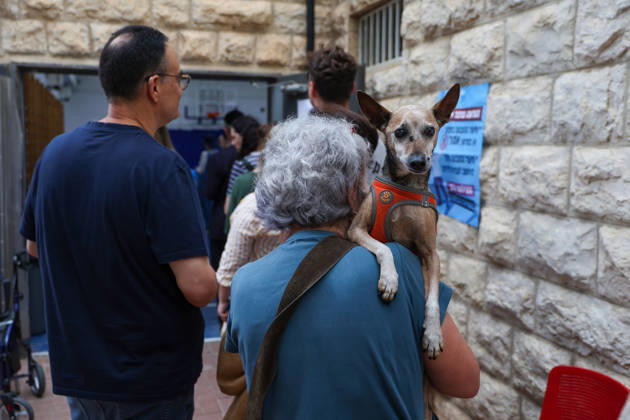 Israelis head to polls in parliamentary elections WEST JERUSALEM - OCTOBER 27: Voters cast their ballots at a polling station as voting began Tuesday in Israel s parliamentary elections, with more than 7.3 million people eligible to cast ballots to elect the 120-member Knesset in West Jerusalem, on October 27, 2026. Polling stations opened at 7 am local time (0500GMT) and are scheduled to close at 10 pm (2000GMT), according to Israel’s Central Elections Committee. Saeed Qaq Anadolu Jerusalem Israel. Editorial use only. Please get in touch for any other usage.  Copyright: x2026xAnadoluxSaeedxQaqx