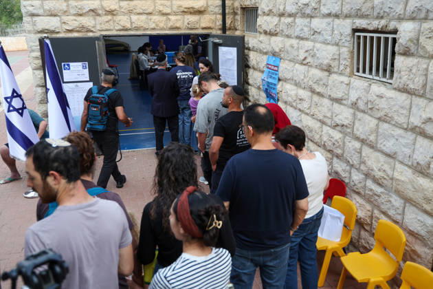 Israelis head to polls in parliamentary elections WEST JERUSALEM - OCTOBER 27: Voters cast their ballots at a polling station as voting began Tuesday in Israel s parliamentary elections, with more than 7.3 million people eligible to cast ballots to elect the 120-member Knesset in West Jerusalem, on October 27, 2026. Polling stations opened at 7 am local time (0500GMT) and are scheduled to close at 10 pm (2000GMT), according to Israel’s Central Elections Committee. Saeed Qaq Anadolu Jerusalem Israel. Editorial use only. Please get in touch for any other usage.  Copyright: x2026xAnadoluxSaeedxQaqx