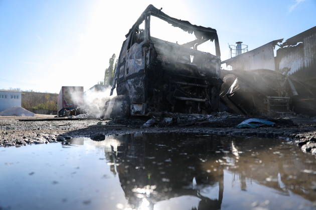 RUSSIA, DONETSK - OCTOBER 27, 2026: A destroyed vehicle of a motor transport enterprise is seen after a Ukrainian drone strike on the city Donetsk Russia  - ZUMAt113 20261027_zaa_t113_132 Copyright: xDmitryxYagodkinx