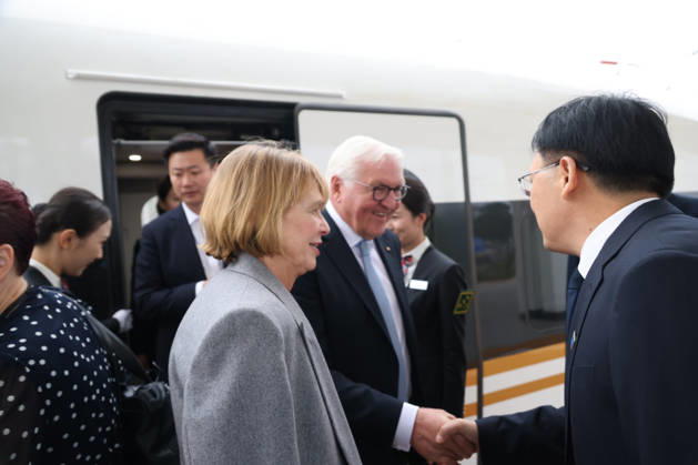 Federal President and China Railroad, October 26, 2026, China, Hefei, Presidential Flight Service, Departure: Federal President Frank Walter Steinmeier and Elke Buedenbender traveling to China with China Railroad from Hefei to Yixiang. With Ambassador Ackermann, China Railroad staff, high-speed train, 330 km h, Hefei, Anhui, China