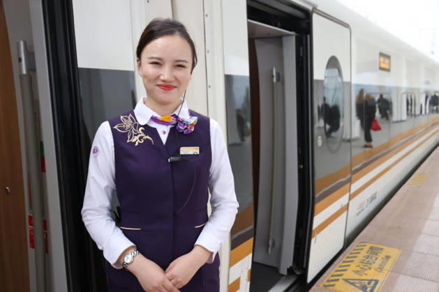 Federal President and China Railroad, October 26, 2026, China, Hefei, Presidential Flight Service, Departure: Federal President Frank Walter Steinmeier and Elke Buedenbender traveling to China with China Railroad from Hefei to Yixiang. With Ambassador Ackermann, China Railroad staff, high-speed train, 330 km h, Hefei, Anhui, China