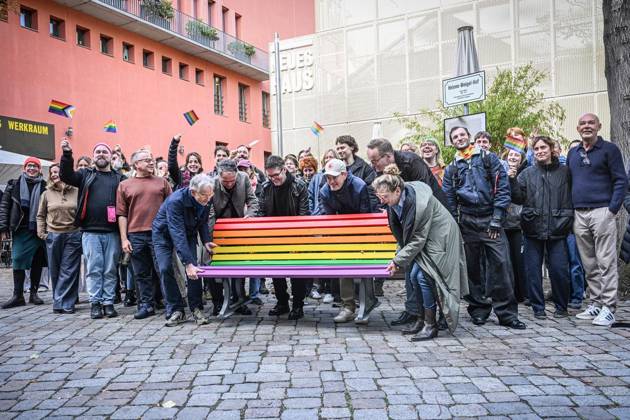 Berliner Ensemble Installs Rainbow Bench ** FOR EDITORIAL PURPOSES ONLY ** EDITORIAL USE ONLY ** p At the initiative of the Berliner Ensemble, several Berlin cultural institutions—including, am Copyright: MaurizioxGambarini doc887nhqyr2xluu0r5vrr ,EDITORIAL USE ONLY Copyright: MaurizioxGambarini