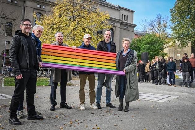 Berliner Ensemble Installs Rainbow Bench ** FOR EDITORIAL PURPOSES ONLY ** EDITORIAL USE ONLY ** p At the initiative of the Berliner Ensemble, several Berlin cultural institutions—including, am Copyright: MaurizioxGambarini doc887nnacd1gg1m9nvfry3 ,EDITORIAL USE ONLY Copyright: MaurizioxGambarini