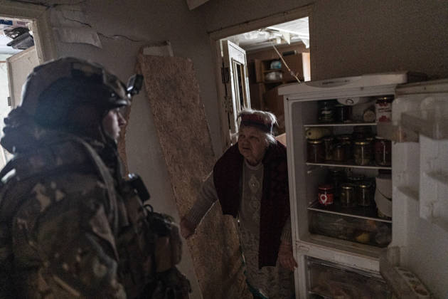 Ukrainian police unit White Angels evacuates residents from Sloviansk SLOVIANSK, UKRAINE - OCTOBER 27: The White Angels police unit evacuate 90-year-old Galina from her home, which was damaged following a Russian air strike in Sloviansk, Ukraine, on October 27, 2026. Diego Herrera Carcedo Anadolu Sloviansk Ukraine. Editorial use only. Please get in touch for any other usage.  Copyright: x2026xAnadoluxDiegoxHerreraxCarcedox