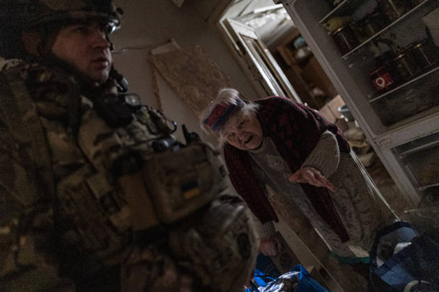 Ukrainian police unit White Angels evacuates residents from Sloviansk SLOVIANSK, UKRAINE - OCTOBER 27: The White Angels police unit evacuate 90-year-old Galina from her home, which was damaged following a Russian air strike in Sloviansk, Ukraine, on October 27, 2026. Diego Herrera Carcedo Anadolu Sloviansk Ukraine. Editorial use only. Please get in touch for any other usage.  Copyright: x2026xAnadoluxDiegoxHerreraxCarcedox