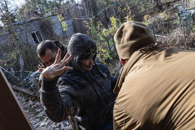 Ukrainian police unit White Angels evacuates residents from Sloviansk SLOVIANSK, UKRAINE - OCTOBER 27: The White Angels police unit evacuates a person with a physical disability in Sloviansk, Ukraine, 27 October 2026 Diego Herrera Carcedo Anadolu Sloviansk Ukraine. Editorial use only. Please get in touch for any other usage.  Copyright: x2026xAnadoluxDiegoxHerreraxCarcedox