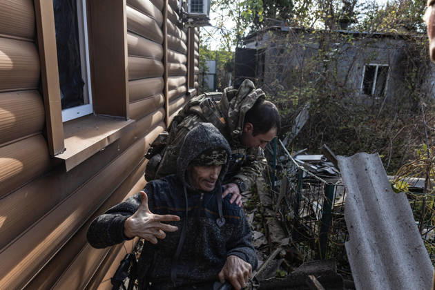 Ukrainian police unit White Angels evacuates residents from Sloviansk SLOVIANSK, UKRAINE - OCTOBER 27: The White Angels police unit evacuates a person with a physical disability in Sloviansk, Ukraine, 27 October 2026 Diego Herrera Carcedo Anadolu Sloviansk Ukraine. Editorial use only. Please get in touch for any other usage.  Copyright: x2026xAnadoluxDiegoxHerreraxCarcedox