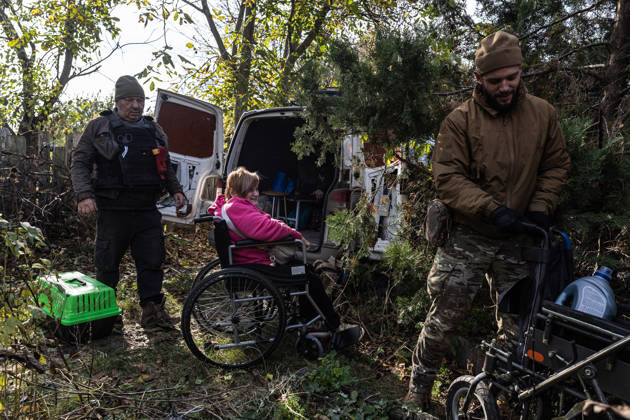 Ukrainian police unit White Angels evacuates residents from Sloviansk SLOVIANSK, UKRAINE - OCTOBER 27: The White Angels police unit evacuates a person with a physical disability in Sloviansk, Ukraine, 27 October 2026 Diego Herrera Carcedo Anadolu Sloviansk Ukraine. Editorial use only. Please get in touch for any other usage.  Copyright: x2026xAnadoluxDiegoxHerreraxCarcedox