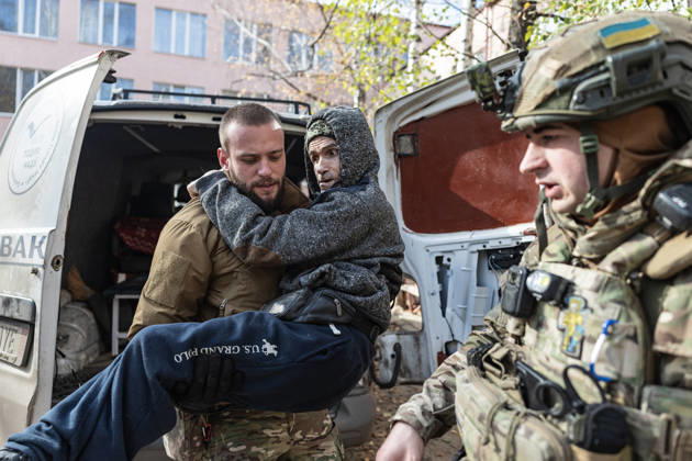 Ukrainian police unit White Angels evacuates residents from Sloviansk SLOVIANSK, UKRAINE - OCTOBER 27: The White Angels police unit evacuates a person with a physical disability in Sloviansk, Ukraine, 27 October 2026 Diego Herrera Carcedo Anadolu Sloviansk Ukraine. Editorial use only. Please get in touch for any other usage.  Copyright: x2026xAnadoluxDiegoxHerreraxCarcedox