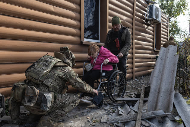 Ukrainian police unit White Angels evacuates residents from Sloviansk SLOVIANSK, UKRAINE - OCTOBER 27: The White Angels police unit evacuates a person with a physical disability in Sloviansk, Ukraine, 27 October 2026 Diego Herrera Carcedo Anadolu Sloviansk Ukraine. Editorial use only. Please get in touch for any other usage.  Copyright: x2026xAnadoluxDiegoxHerreraxCarcedox