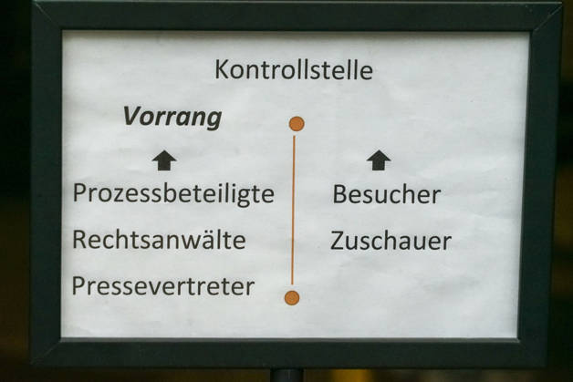 CNTV COURT Entrance Instructions Lawyer Visitor Sign at the North Stream Pipeline Incident in the Baltic Sea During the Trial Strict Security Measures October 27, 2026 Hamburg, Sievekingsplatz 2, Day of the Hearing Strict security measures are in place at the Hamburg Regional Court, Criminal Justice Building, Hamburg, Germany