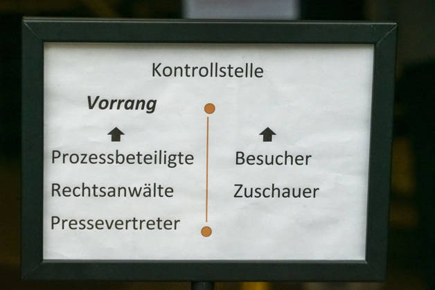 CNTV COURT Entrance Instructions Lawyer Visitor Sign at the North Stream Pipeline Incident in the Baltic Sea During the Trial Strict Security Measures October 27, 2026 Hamburg, Sievekingsplatz 2, Day of the Hearing Strict security measures are in place at the Hamburg Regional Court, Criminal Justice Building, Hamburg, Germany