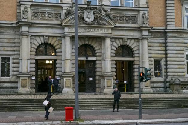 CNTV COURT Exterior View Hamburg, Sievekingsplatz High security measures are in place at the Hamburg Regional Court Criminal Justice Building October 27, 2026 Hamburg, Germany