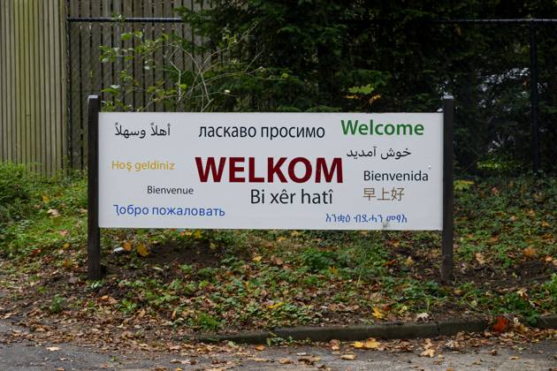 The King Visits An Asylum Seekers Center - Leersum King Willem Alexander visits the Asylum Seekers Centre (AZC) in Leersum. AZC Leersum is one of the oldest reception locations in the Netherlands. The Central Agency for the Reception of Asylum Seekers (COA) has been accommodating refugees here for more than 35 years. There are currently 529 residents, of whom 124 are children, on October 27, 2026, in Leersum, Netherlands. Photo by Patrick van Emst NLBeeld Bruno Press ABACAPRESS.COM Leersum Netherlands  Copyright: xBrunoxPress ABACAx