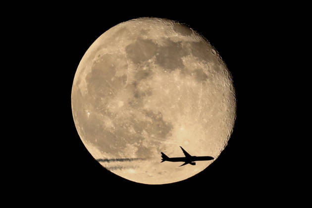 Hunter s Moon rises over Erbil, Iraq ERBIL, IRAQ - OCTOBER 27: A passenger plane passes in front of October s full moon, known as the Hunter s Moon, creating a striking view in the night sky, on October 27, 2026 in Erbil, Iraq. Ahsan Mohammed Ahmed Ahmed Anadolu Erbil Iraq. Editorial use only. Please get in touch for any other usage.  Copyright: x2026xAnadoluxAhsanxMohammedxAhmedxAhmedx