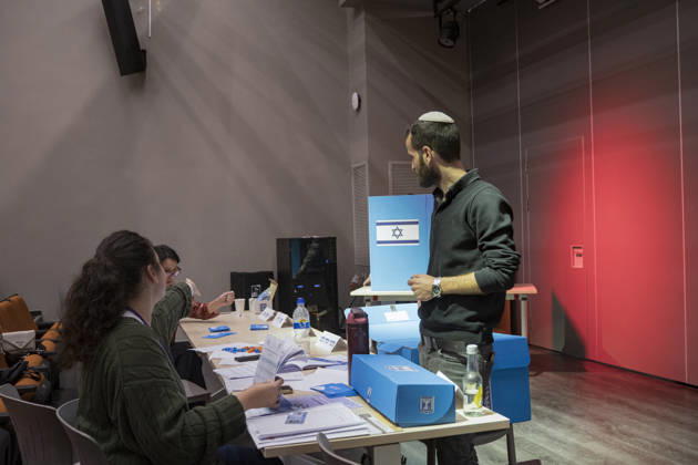 West Jerusalem Israel Parliamentary Elections A man stands beside a voting booth as election workers sit nearby at the Nation Community Center in West Jerusalem, Israel on October 27, 2026. Israelis vote in parliamentary elections to choose the 120 members of the 26th Knesset. West Jerusalem Jerusalem Israel Copyright: xKatrinexDigexHoumollerx