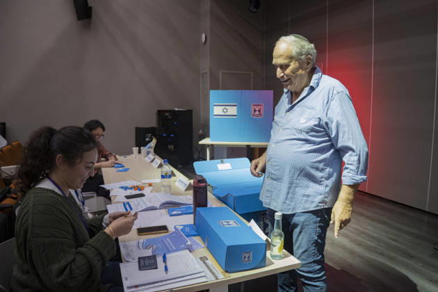West Jerusalem Israel Parliamentary Elections A man stands at a table where election workers check documents at the Nation Community Center in West Jerusalem, Israel on October 27, 2026. Israelis vote in parliamentary elections to choose the 120 members of the 26th Knesset. West Jerusalem Jerusalem Israel Copyright: xKatrinexDigexHoumollerx