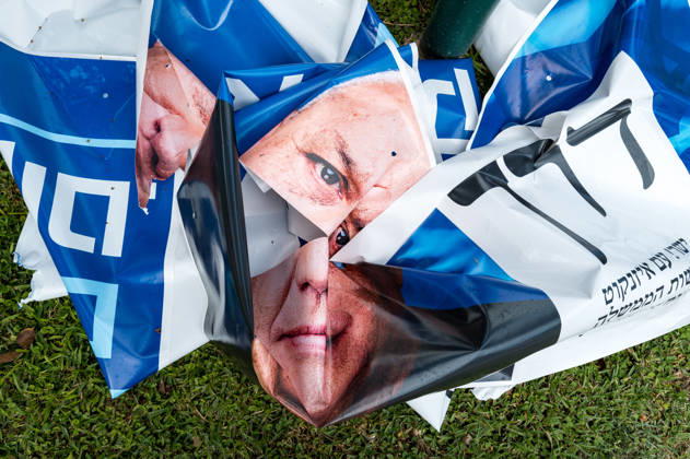 High Turnout in Israeli elections in Israel - 27 Oct 2026 A torn campaign banner bearing the image of Gadi Eisenkot, leader of the Yashar party. Israelis head to the polls to cast their ballots in an election widely seen as one of the most consequential in the country’s history. Voters turned out at 12 p.m. which is the highest recorded time since 1973. Savyon Israel Copyright: xSharonxEilonx xSOPAxImagesx Sharon_Eilon-361