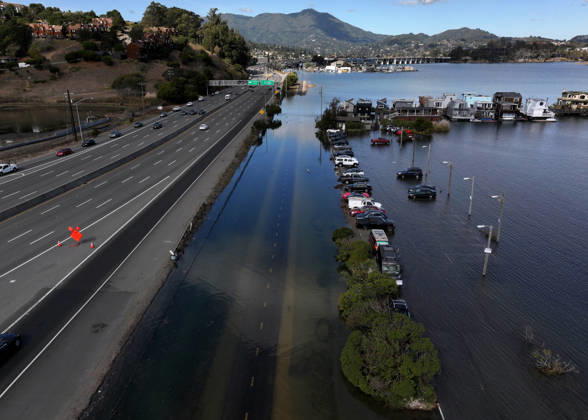 High tide in Marin County of California MARIN COUNTY, CA - OCTOBER 27: Floodwaters covered roads in Marin County during high tide between Sausalito and Mill Valley in California, United States on October 27, 2026. Tayfun Coskun Anadolu California United States. Editorial use only. Please get in touch for any other usage.  Copyright: x2026xAnadoluxTayfunxCoskunx