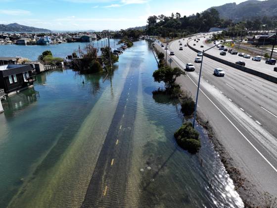 High tide in Marin County of California MARIN COUNTY, CA - OCTOBER 27: Floodwaters covered roads in Marin County during high tide between Sausalito and Mill Valley in California, United States on October 27, 2026. Tayfun Coskun Anadolu California United States. Editorial use only. Please get in touch for any other usage.  Copyright: x2026xAnadoluxTayfunxCoskunx