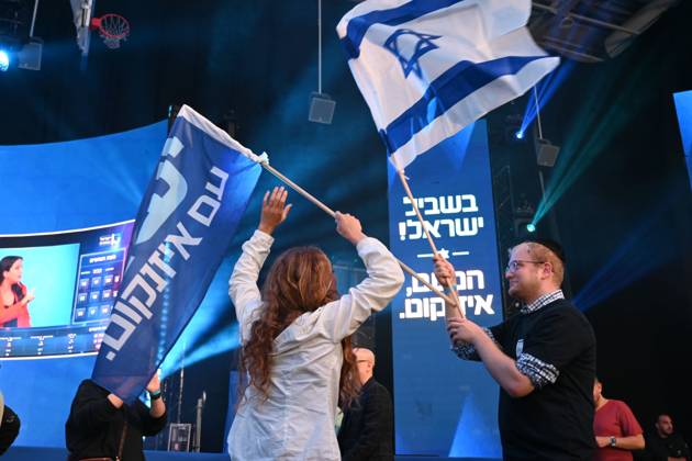 Elections Results in Israel TEL AVIV, ISRAEL - OCTOBER 27, 2026: Supporters of Gadi Eisenkot™s Yashar party gather at the party™s central campaign headquarters as the first exit poll results indicate that Yashar is leading and suggest that Benjamin Netanyahu may not remain prime minister following Israel™s parliamentary elections. Tel Aviv Israel Copyright: x xPaulinaxPatimerx xJNAxPressx