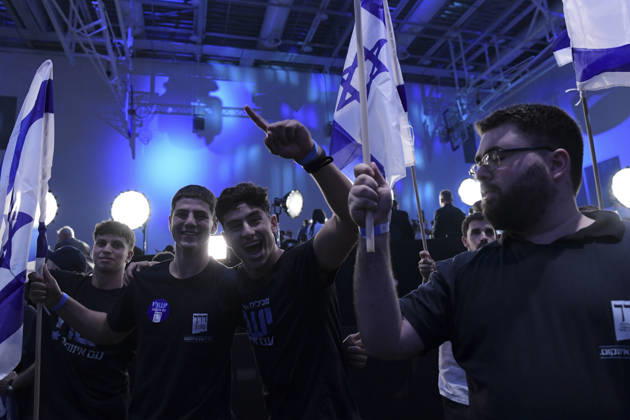 Yashar Supporters Celebrate Exit Polls A group of young men cheer and raise their arms while another supporter holds an Israeli flag at the Yashar party election-night gathering in Tel Aviv, Israel, on October 27, 2026. Supporters of Yashar, the party led by former Israeli military chief Gadi Eisenkot, gathered in Tel Aviv as initial exit polls were released following voting in the 26th Knesset election. Tel Aviv Tel Aviv Israel Copyright: xTomerxNeubergx