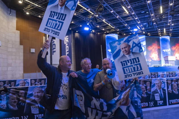 Likud Supporters Celebrate Exit Polls Supporters of Israeli Prime Minister Benjamin Netanyahu and his Likud Party sing party songs at Likud headquarters in West Jerusalem, Israel, on October 27, 2026, following the release of the first exit polls in Israel s parliamentary election. The exit polls projected Likud as the largest party in the 120-seat Knesset, but indicated that neither Netanyahu s bloc nor the opposition bloc led by Gadi Eisenkot had secured the 61 seats required for a parliamentary majority. The projections left the outcome of coalition negotiations uncertain as the parties prepared to begin efforts to form the next government. Jerusalem Jerusalem Israel Copyright: xKatrinexDigexHoumollerx