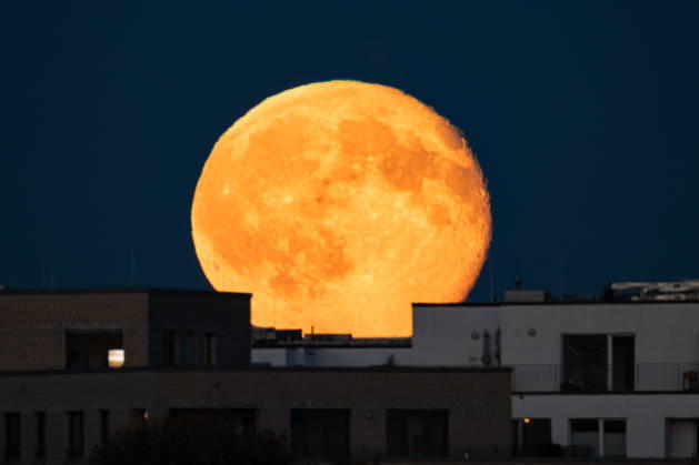 Full Moon Over Frankfurt s Rooftops The full moon rises behind the houses in Frankfurt s Riedberg neighborhood The full moon in October is traditionally also called the Hunter s Moon Frankfurt am Main Riedberg Hesse Germany 2026-10-27_ffm_vollmond_03