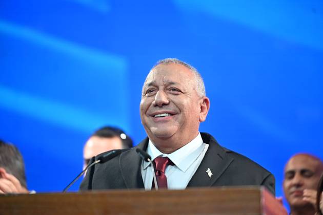 October 28, 2026, Tel Aviv, Israel: TEL AVIV, ISRAEL, OCTOBER 27, 2026: Supporters of Gadi Eisenkot™s Yashar party gather at the party™s campaign headquarters in Tel Aviv as initial exit polls are released following Israel™s parliamentary elections. The projections give the opposition bloc an advantage over Prime Minister Benjamin Netanyahu™s bloc, with neither securing a parliamentary majority. Tel Aviv Israel - ZUMAq101 20261028_zna_q101_003 Copyright: xPaulinaxPatimerx