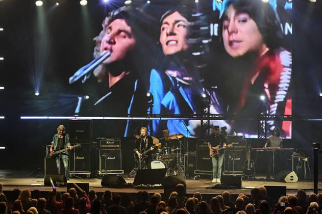 Chris Norman Band live at a concert on the Lifelines Tour at the Swiss Life Hall in Hanover, October 26, 2026 Foto:xU.xStammx xFuturexImagex norman_6046