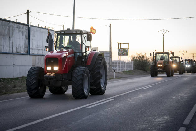 Nearly 500 tractors take to the streets of Madrid to demand a profitable agricultural sector. Several tractors are preparing to head for the capital on October 28, 2026, in Torrejón de la Calzada, Madrid, Spain. Nearly 500 tractors, accompanied by thousands of farmers and ranchers from all over Spain—called to action by Asaja, COAG, and Unión de Uniones, have taken to the streets of Madrid to demand urgent measures that guarantee the profitability of farms and the future of the countryside. October 28, 2026. On Foot. Torrejón de la Calzada, Madrid. Torrejón de la Calzada, Madrid, Spain Copyright: xA.xPÃ rezxMecax 7874407