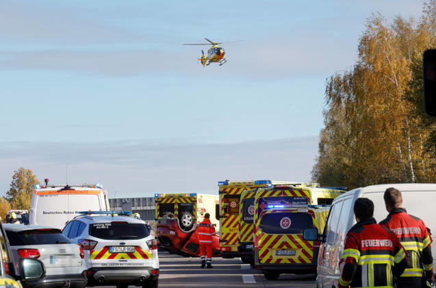 VKU_ A4 27.10.2026, A4, Unfall Am Dienstag ereignete sich gegen 10.30 Uhr auf der A4 Fahrtrichtung Dresden, zwischen Chemnitz- Ost und Frankenberg, ein schwerer Verkehrsunfall zwischen drei PKW. Wahrscheinlich kollidierten in der Auffahrt Chemnitz- Ost in Richtung Frankenberg drei PKW- Dacia, Kia und VW. Der Dacia überschlug sich mehrfach. Nach ersten Informationen wurden 7 Personen verletzt. An der Einsatzstelle waren Freiwillige Feuerwehren aus Oberlichtenau, Garnsdorf und Auerswalde, Rettungskräfte, ein Rettungshubschrauber und Polizei im Einsatz. Da ein Massenanfall von Verletzten gemeldet wurde, kam auch der leitende Notarzt des Landkreises Mittelsachsen zum Einsatz. Die A4 war in Fahrtrichtung Dresden voll gesperrt. Es bildete sich