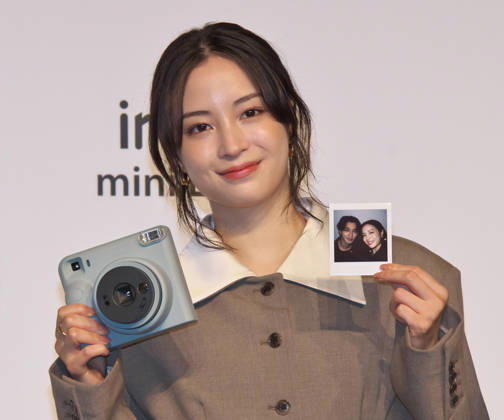 Actress Suzu Hirose attends a promotional event of Fujifilm s new instant cameras in Tokyo on October 27, 2026.  aflo_359752109